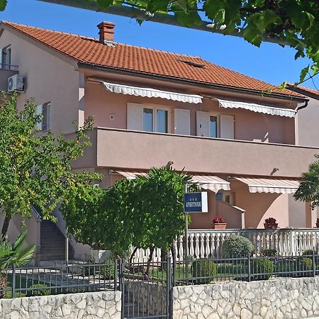 Apartmani Vesna Крк Екстер'єр фото