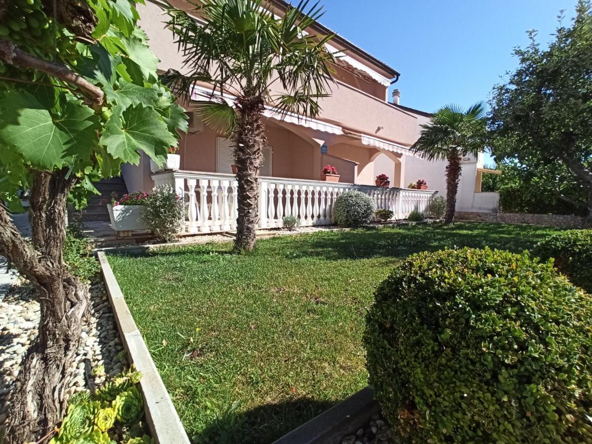 Apartmani Vesna Крк Екстер'єр фото